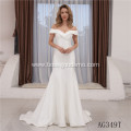 Sleeveless Lace Beading Illusion PatternButton Long Tail Ball Gown boat neck wedding dress